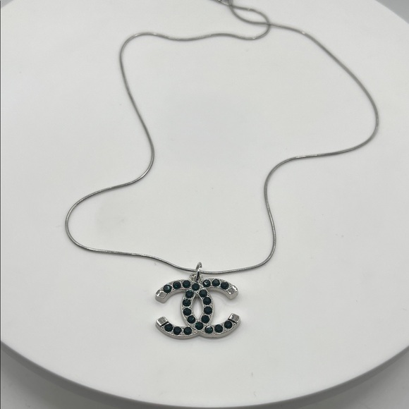 120. Elegant Designer Black and Silver Necklace